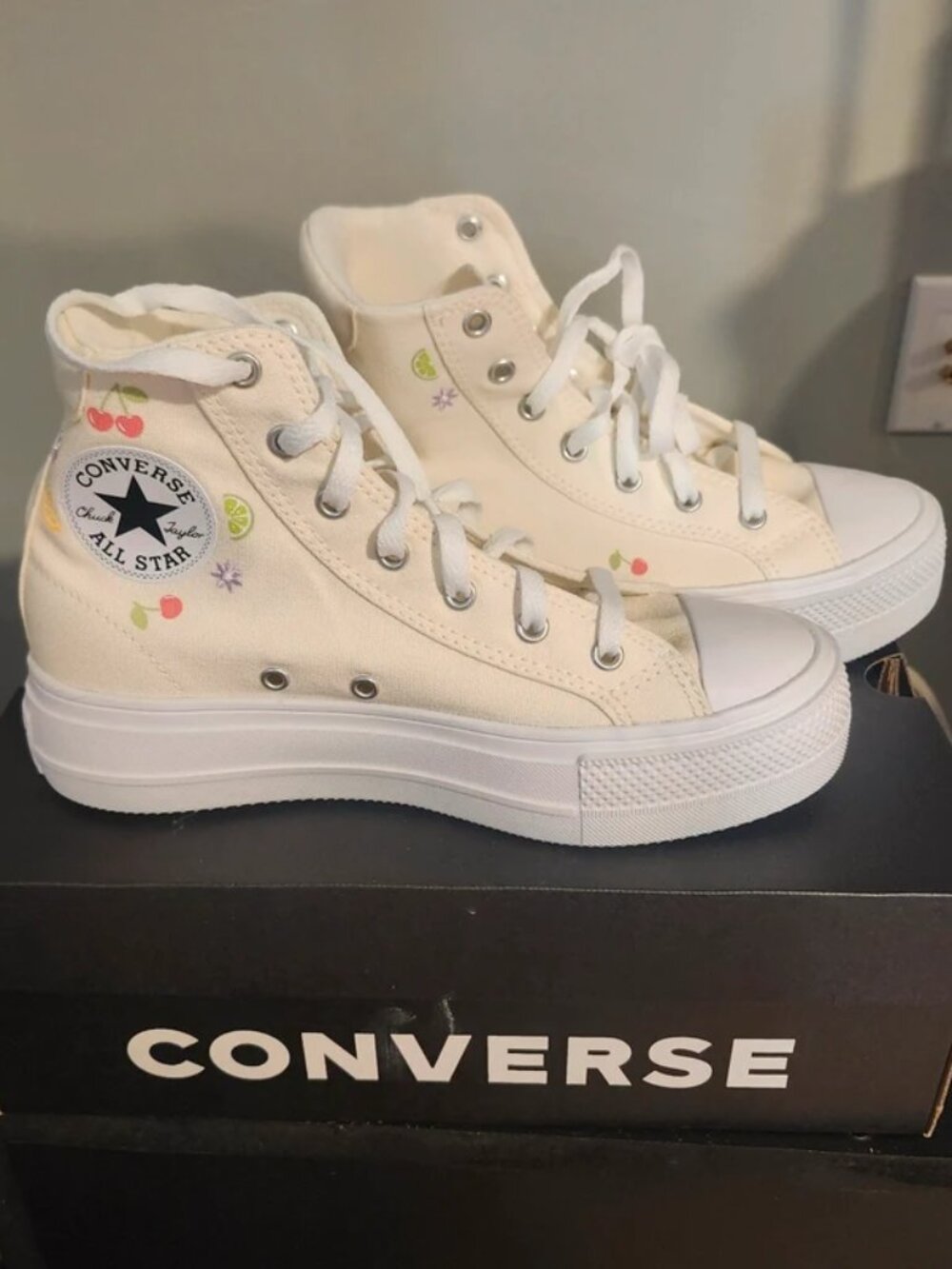New Girls Converse Chuck Taylor Sneakers